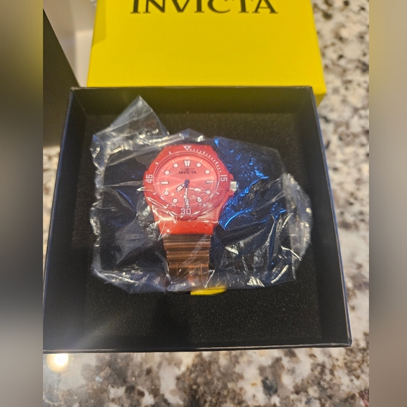 Invicta Red Watch with Black and Gold Accents NWT/NIB - Picture 5 of 7